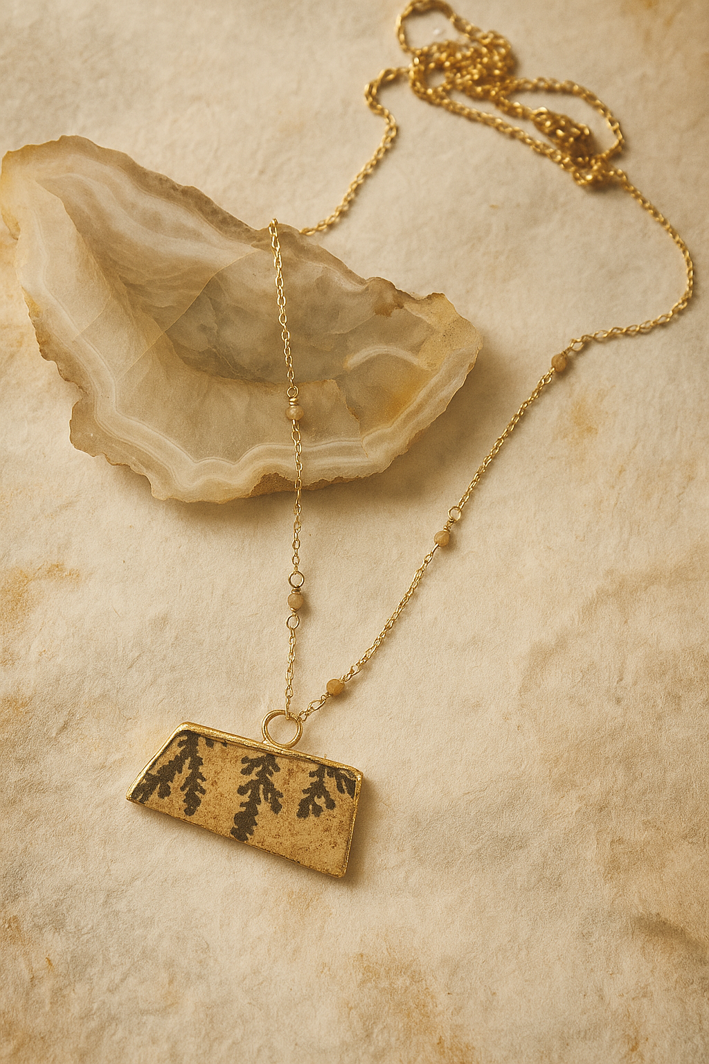 Fossilis Necklace - amber + clay